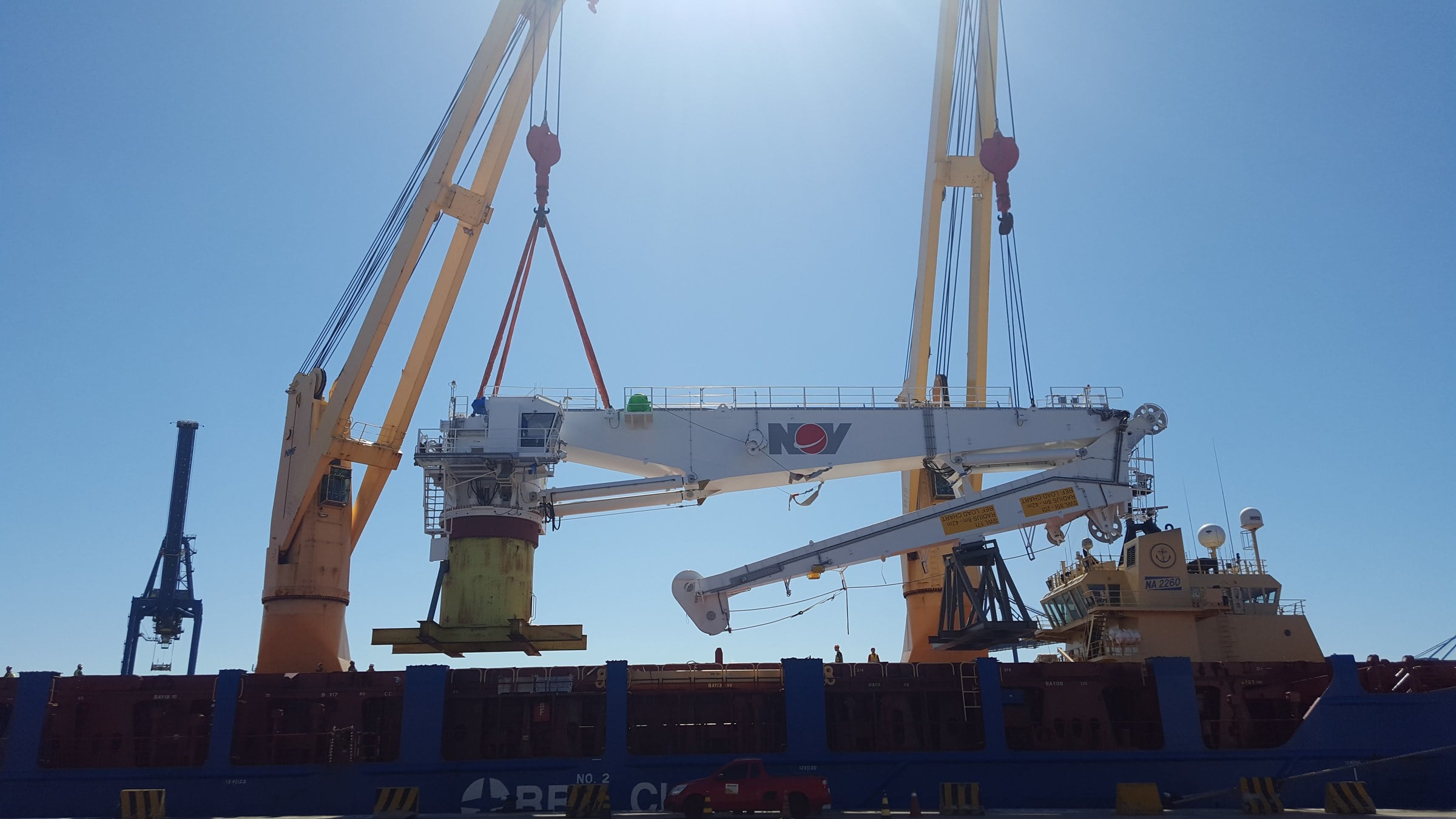Içamento de equipamento em navio, operação do acervo Portlink em 2018
